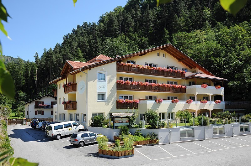 4 Hotel Gufler